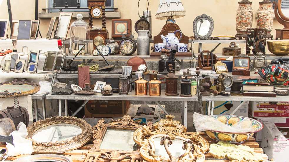 antique market